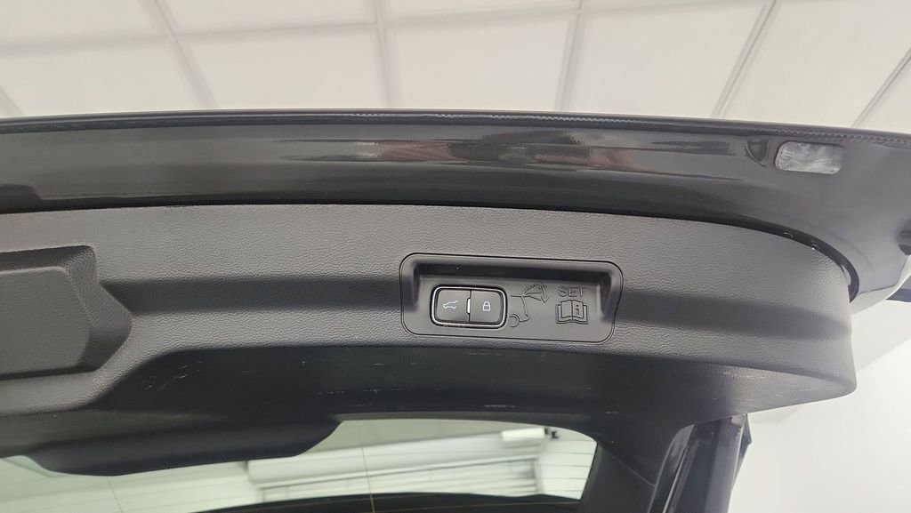 Used 2023 Ford Explorer XLT w/ Equipment Group 202A image 23