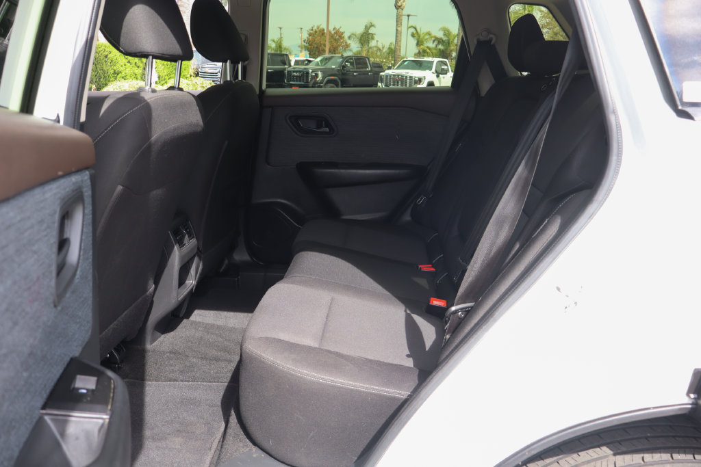 Used 2023 Nissan Rogue S FWD image 32