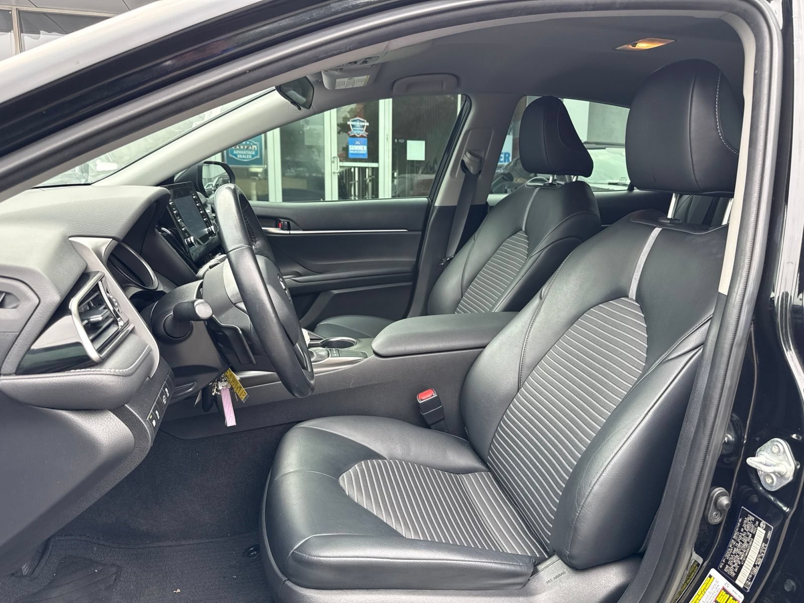 Used 2022 Toyota Camry SE w/ Carpet Mat Package (TMS) FWD image 4
