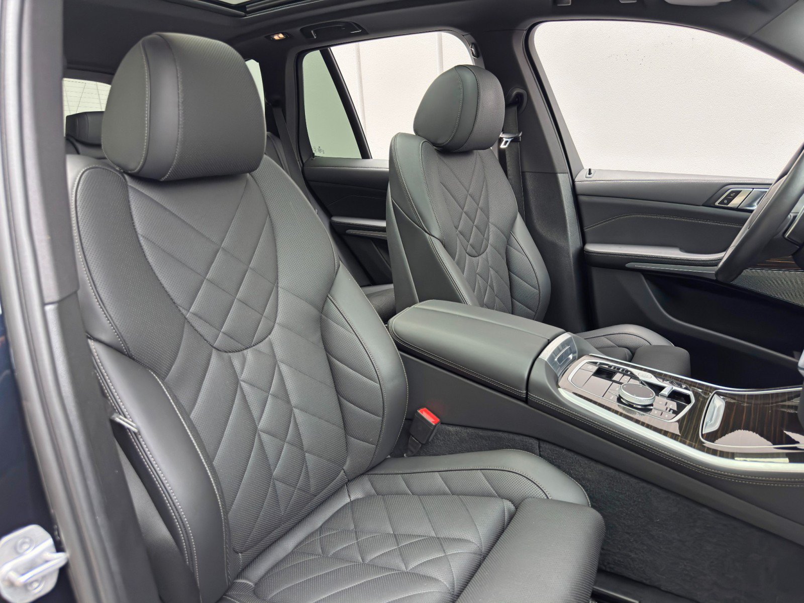Used 2024 BMW X5 sDrive40i w/ M Sport Package RWD image 43