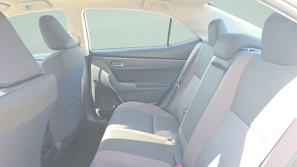 Used 2018 Toyota Corolla LE FWD image 10