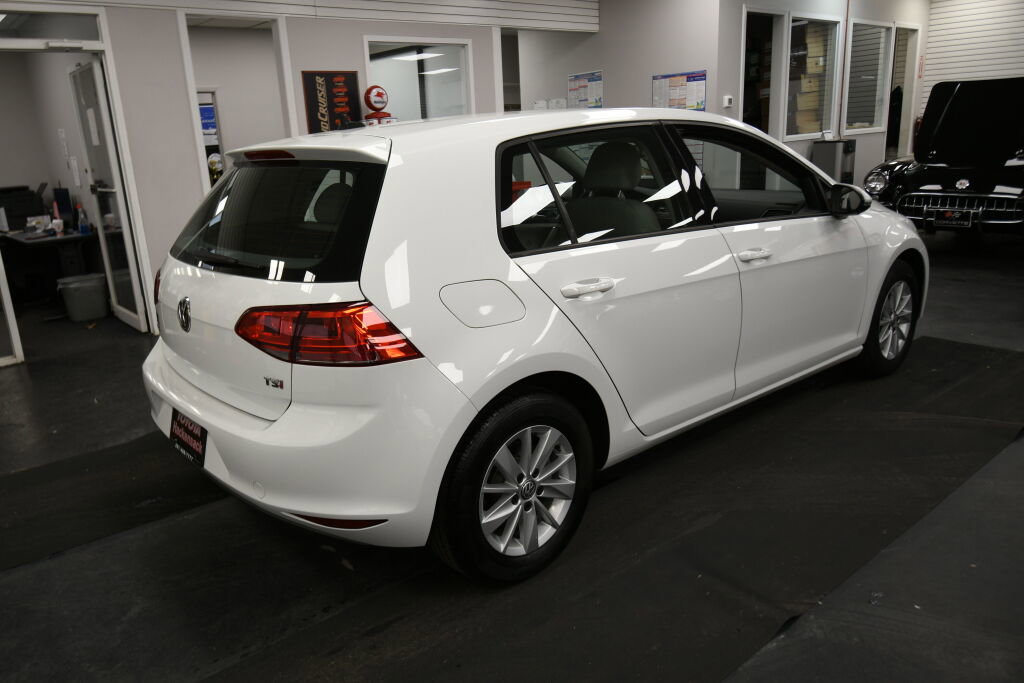 Used 2017 Volkswagen Golf S image 8