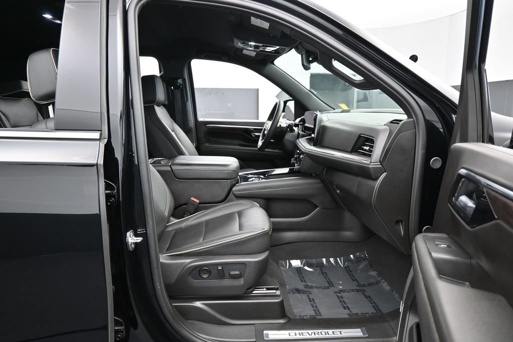 Used 2026 Chevrolet Suburban Premier AWD/4WD image 48