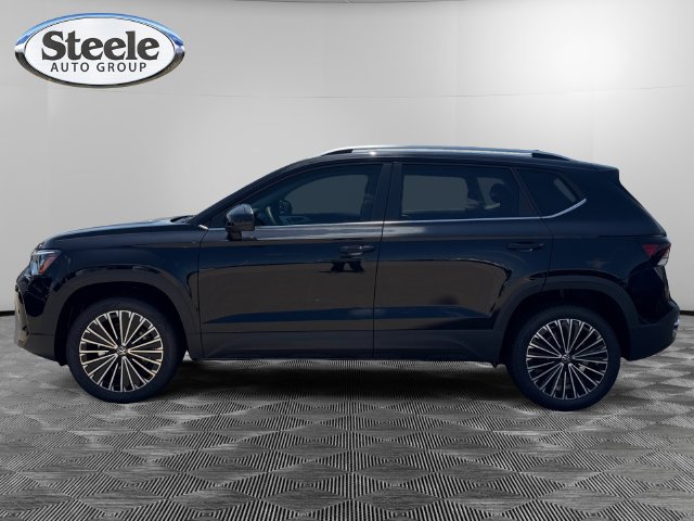 New 2026 Volkswagen Taos SE FWD image 2