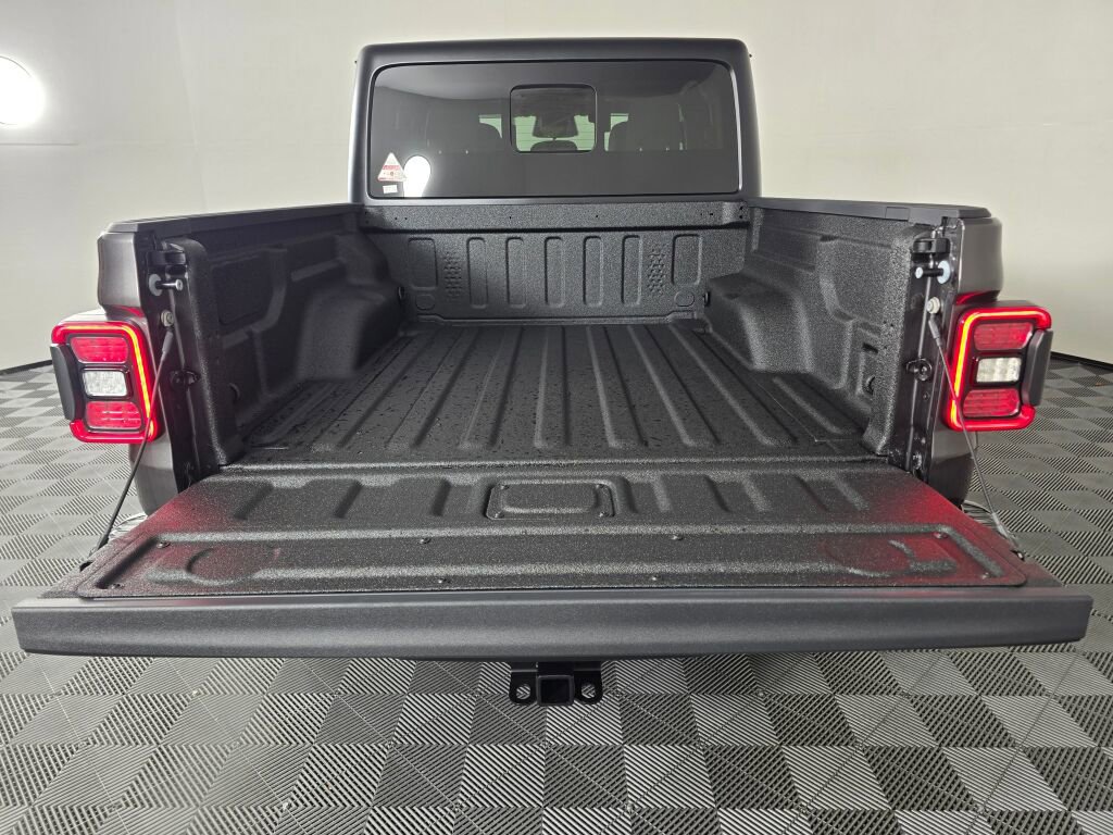 New 2026 Jeep Gladiator Rubicon AWD/4WD image 13
