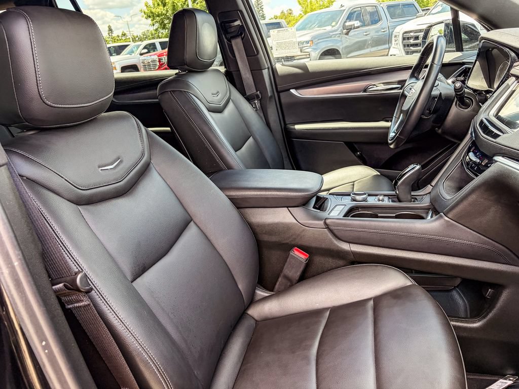 Certified 2025 Cadillac XT6 Luxury FWD image 32