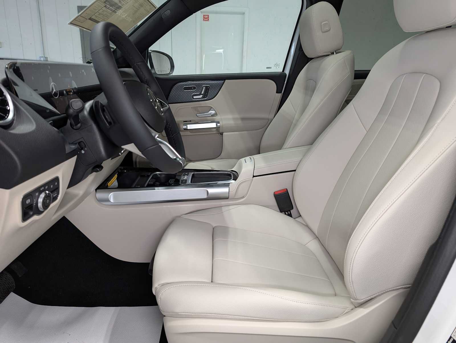 New 2026 Mercedes-Benz GLB 250 4MATIC image 4
