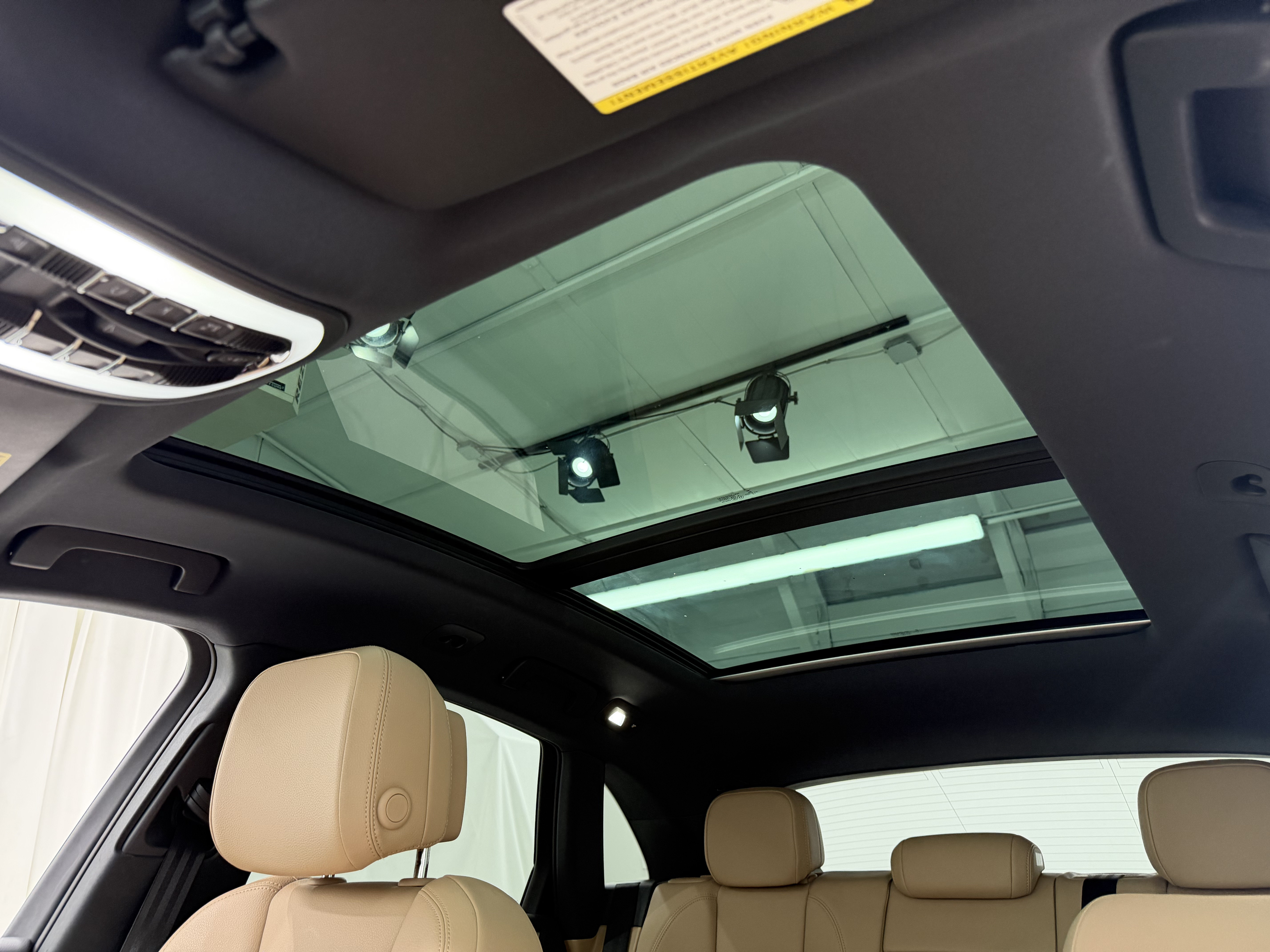 Certified 2021 Porsche Macan AWD/4WD image 31