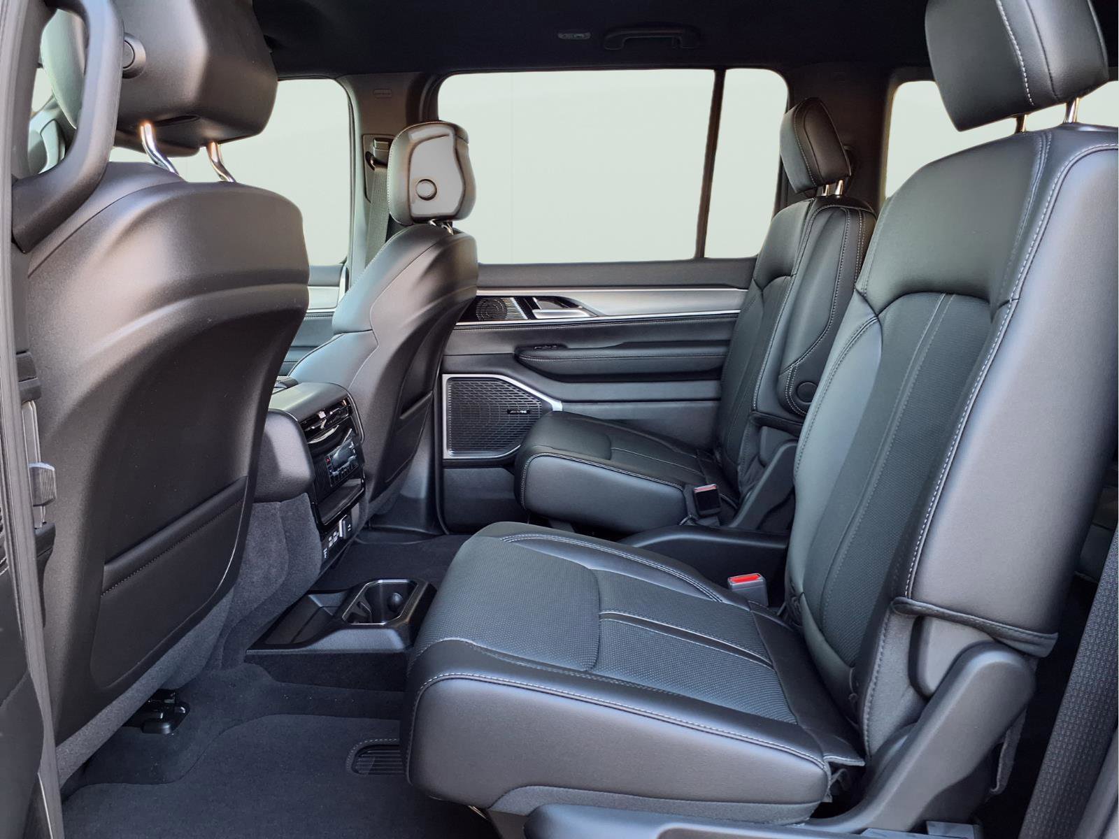 New 2026 Jeep Grand Wagoneer 2WD image 8