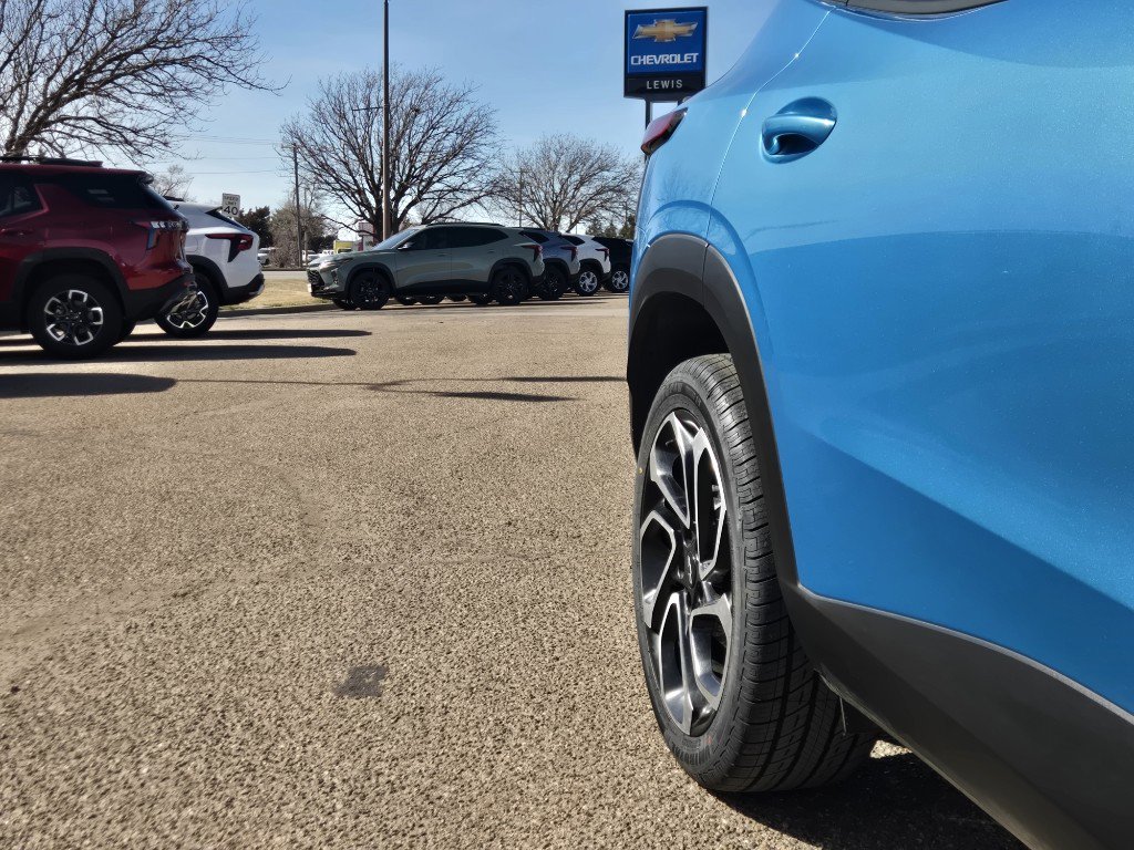 Certified 2025 Chevrolet Trax RS w/ Sunroof Package image 8