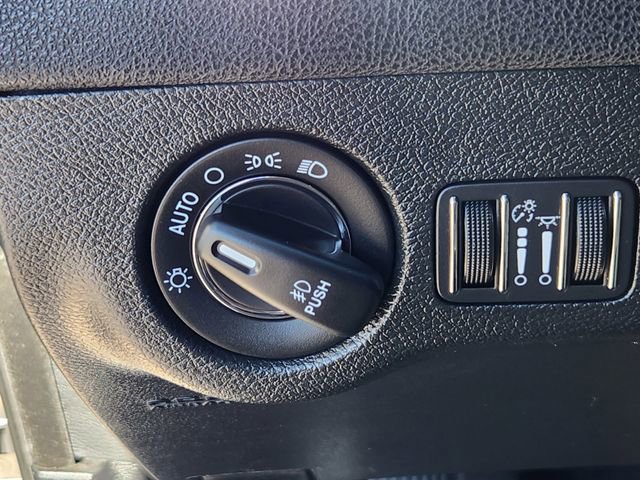 Used 2018 Chrysler 300 Limited w/ Safetytec Plus Group image 20