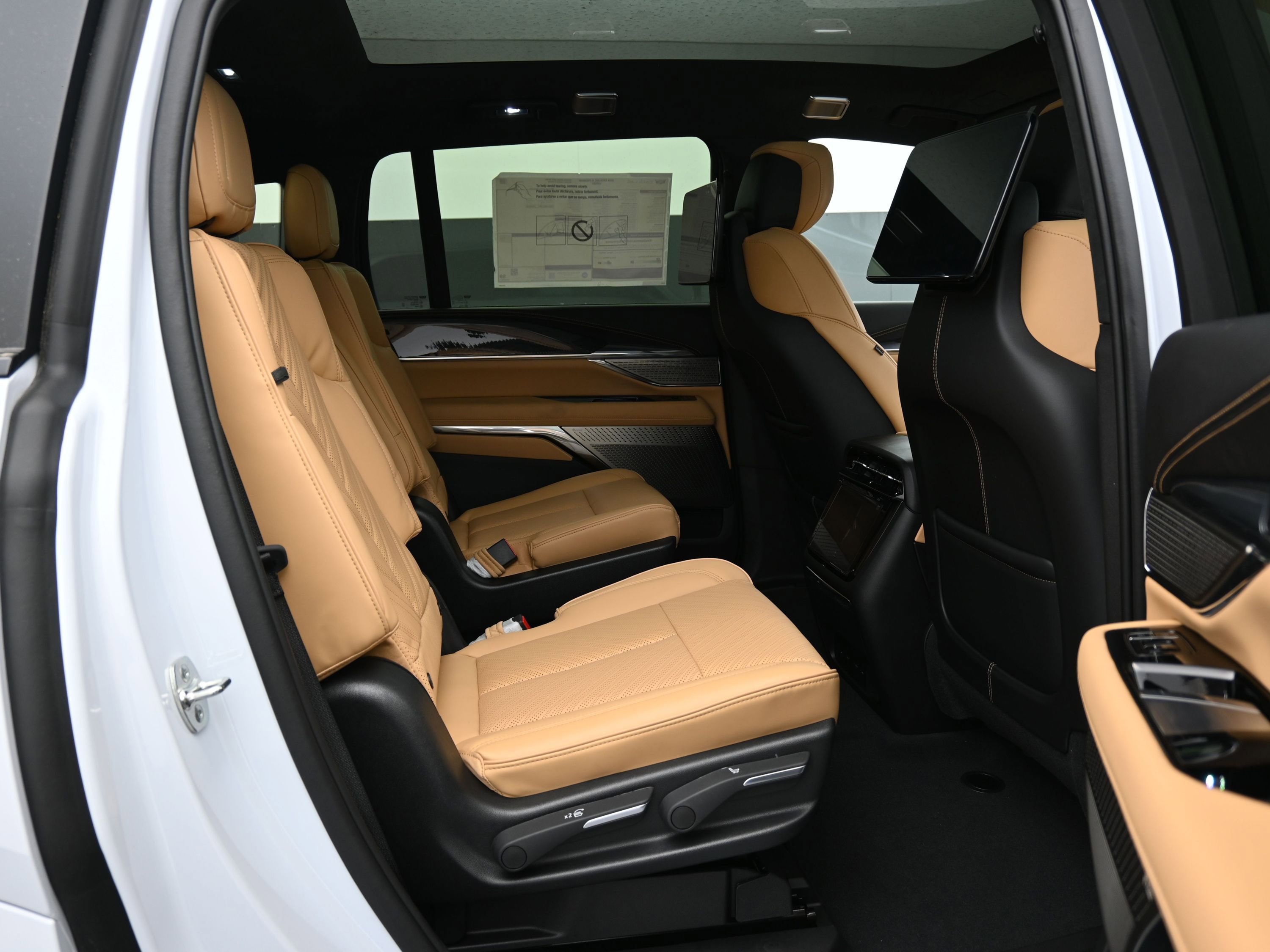 New 2026 Cadillac Escalade IQ Luxury 2 image 12