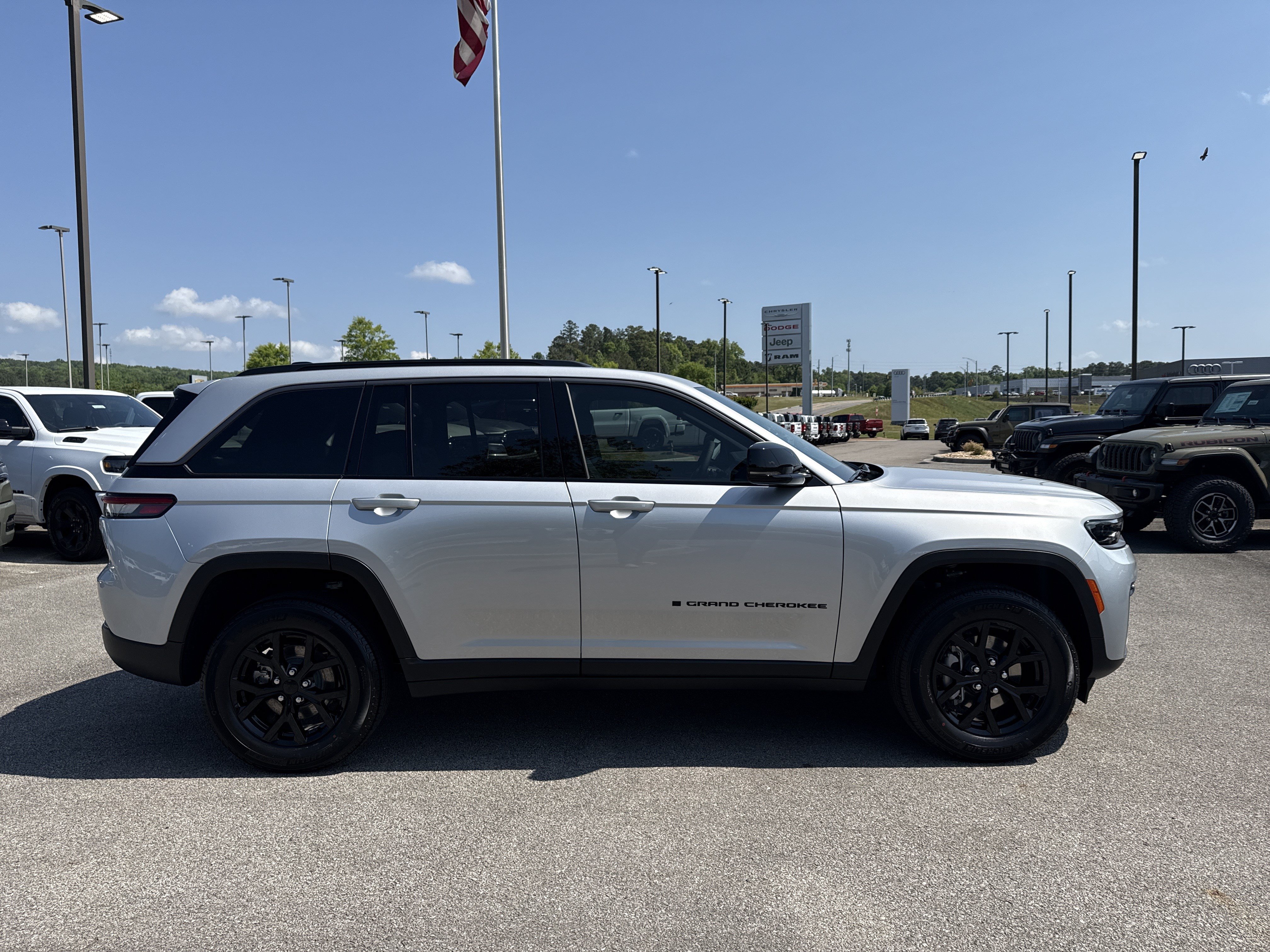 New 2026 Jeep Grand Cherokee Altitude RWD image 8