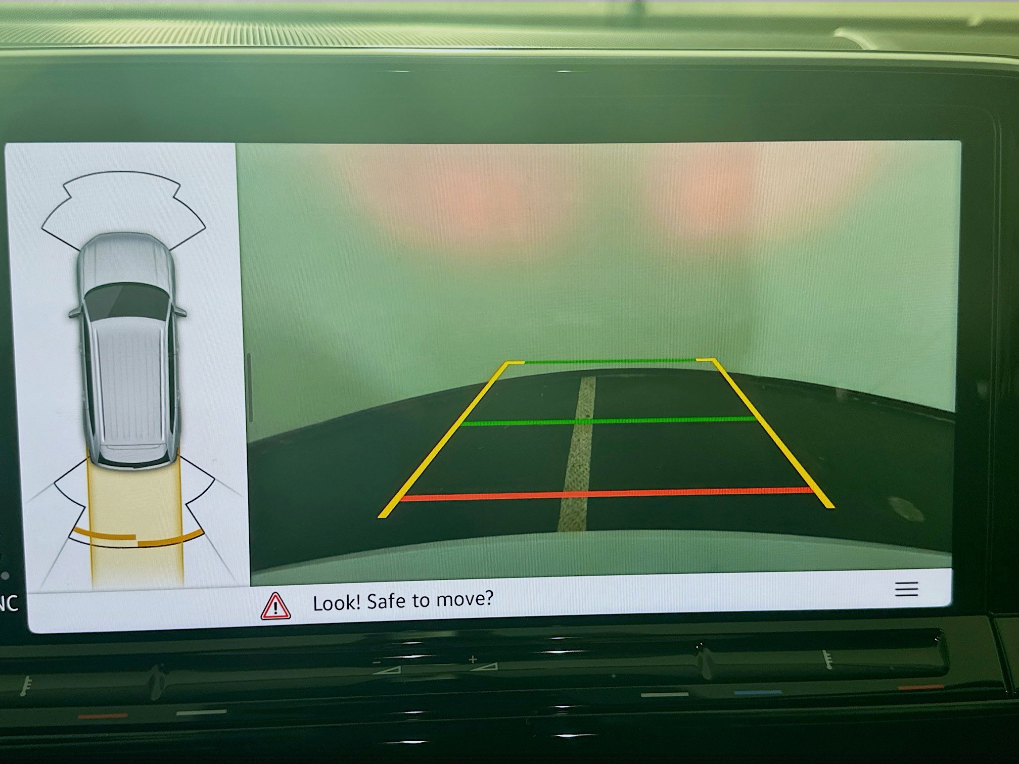 Used 2025 Volkswagen Atlas SE image 23