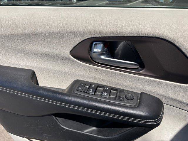 Used 2022 Chrysler Voyager LX FWD image 13