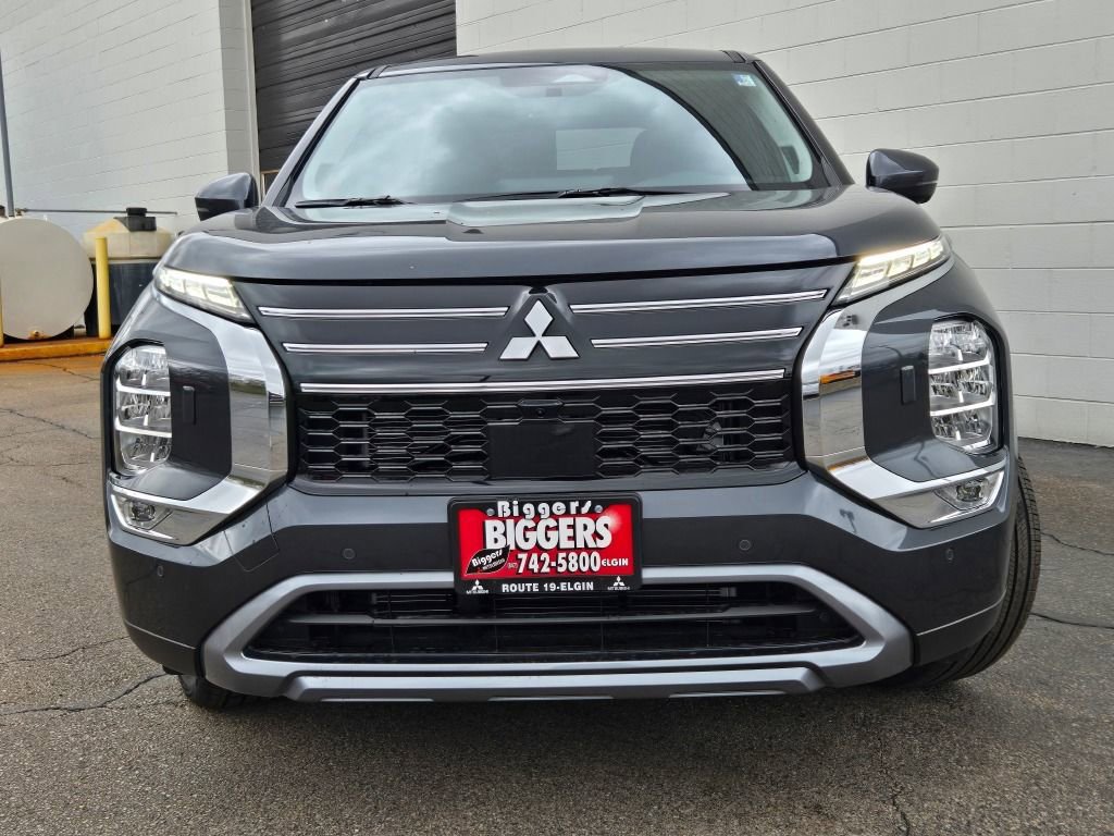 New 2025 Mitsubishi Outlander SE image 3