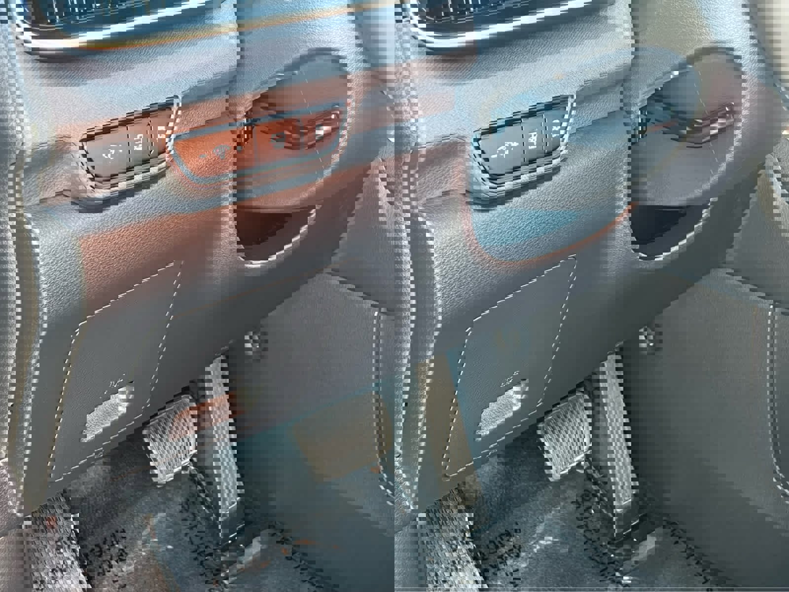 Used 2025 Kia Carnival EX image 29