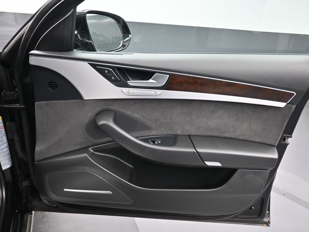 Used 2015 Audi A8 4.0T w/ Premium Package image 43