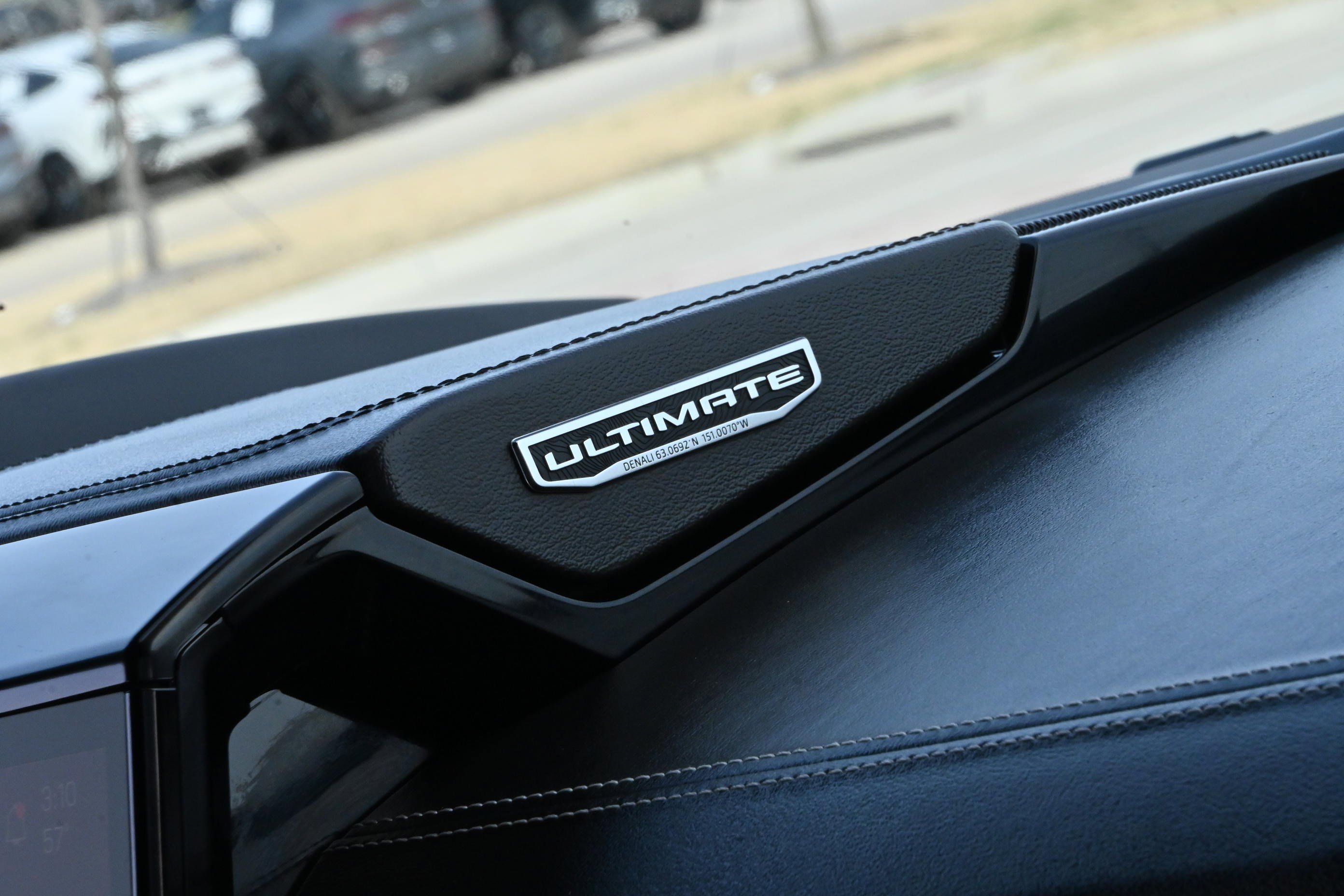 Used 2025 GMC Yukon Denali Ultimate image 41