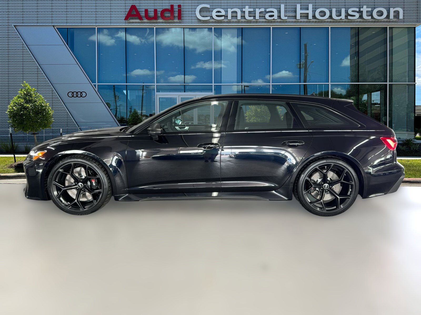 New 2026 Audi RS 6 performance image 2