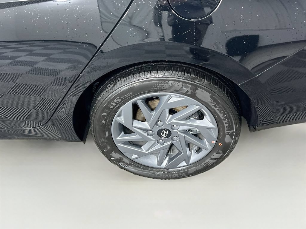 New 2026 Hyundai Elantra Hybrid FWD image 23