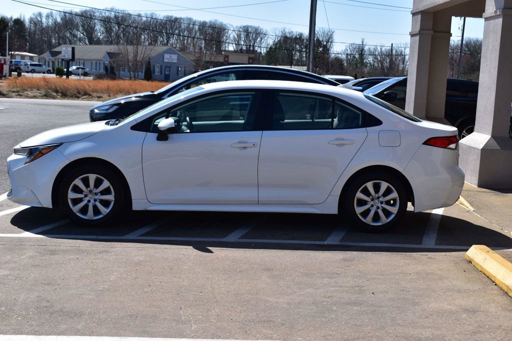 Used 2022 Toyota Corolla LE image 5