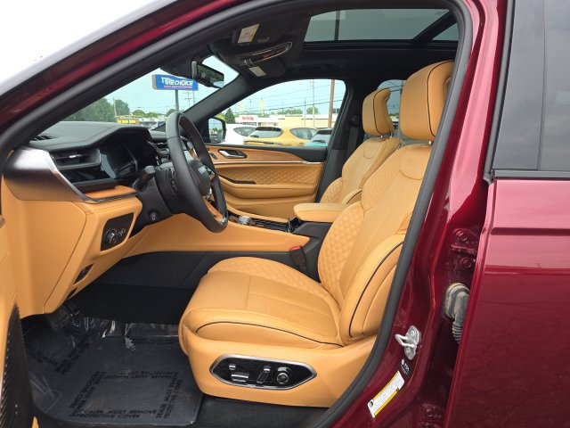 Used 2025 Jeep Grand Cherokee L Summit AWD/4WD image 13