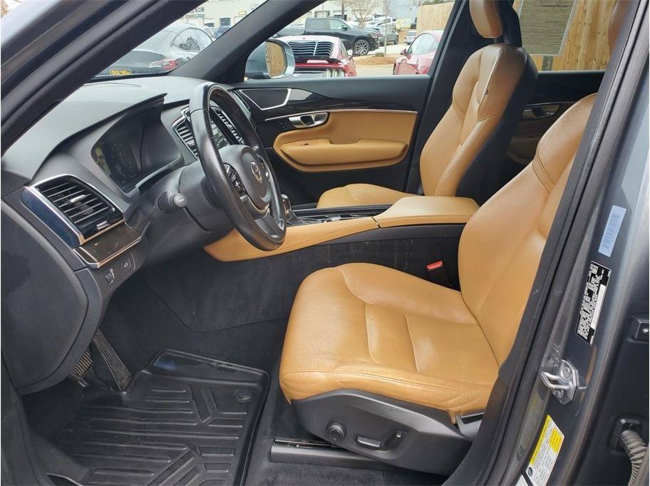 Used 2018 Volvo XC90 T6 Momentum w/ Momentum Plus Package AWD/4WD image 19