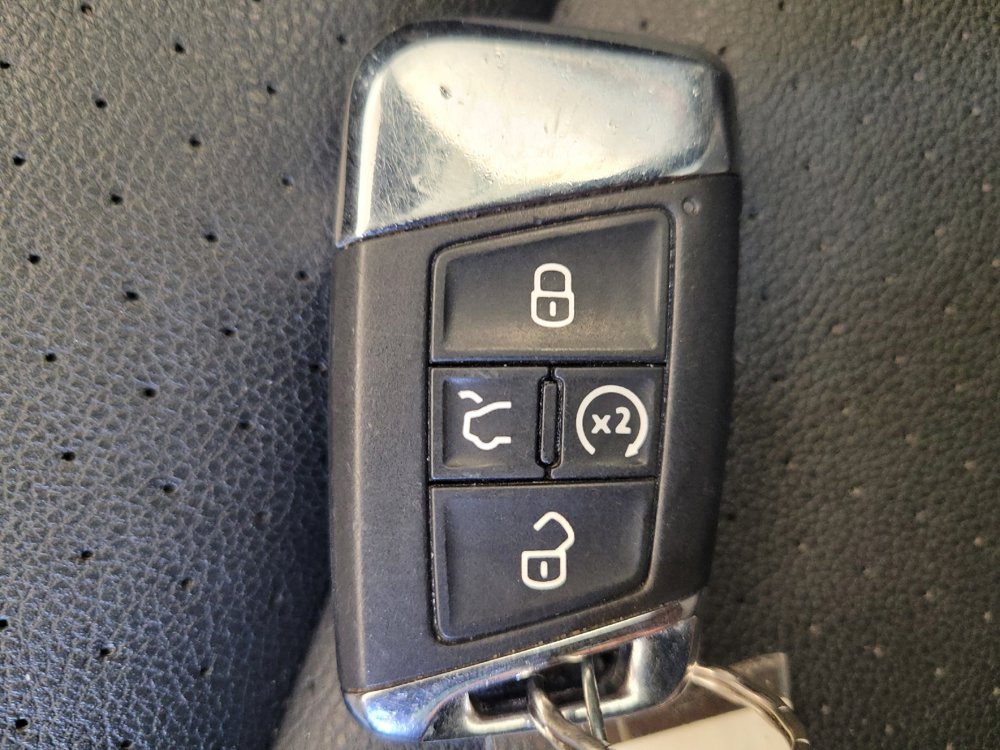 Used 2020 Volkswagen Atlas Cross Sport SEL R-Line AWD/4WD image 32