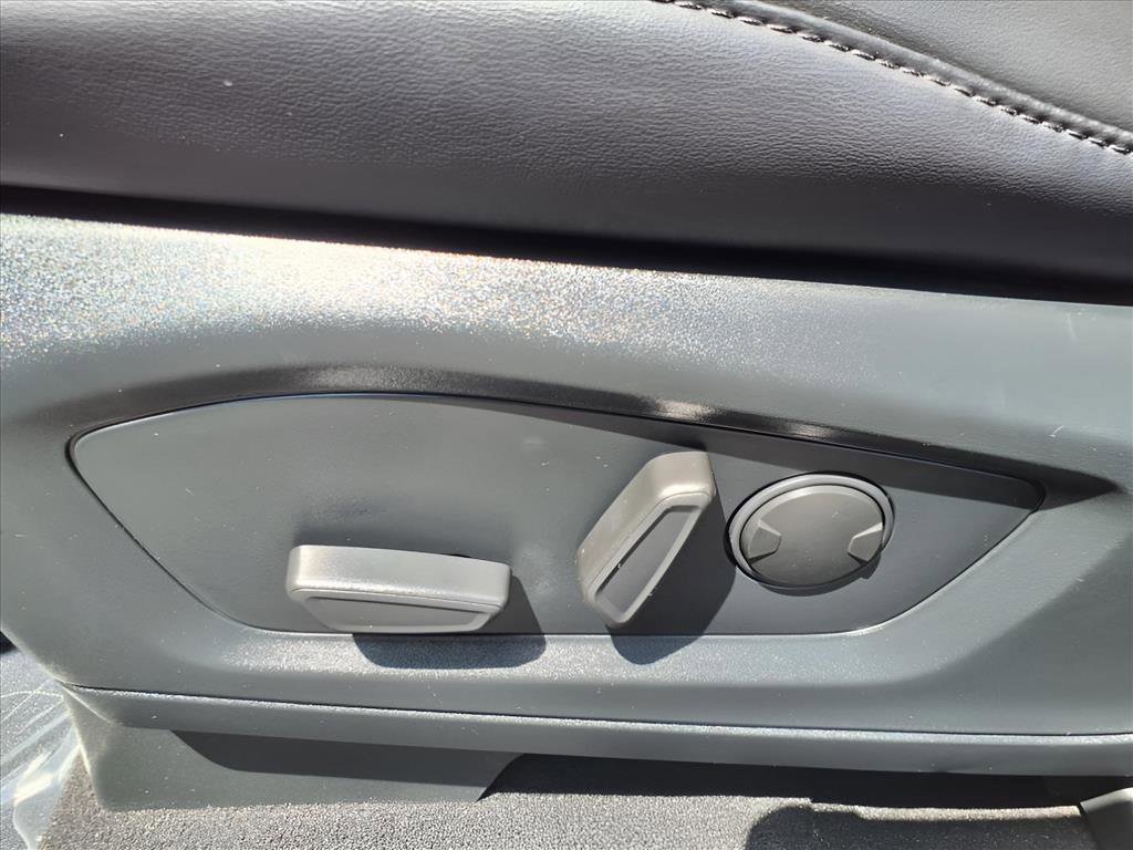 Used 2023 Ford Explorer XLT w/ Equipment Group 202A image 17