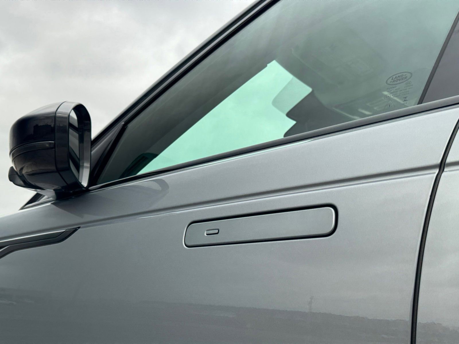 Used 2025 Land Rover Range Rover Velar S image 36