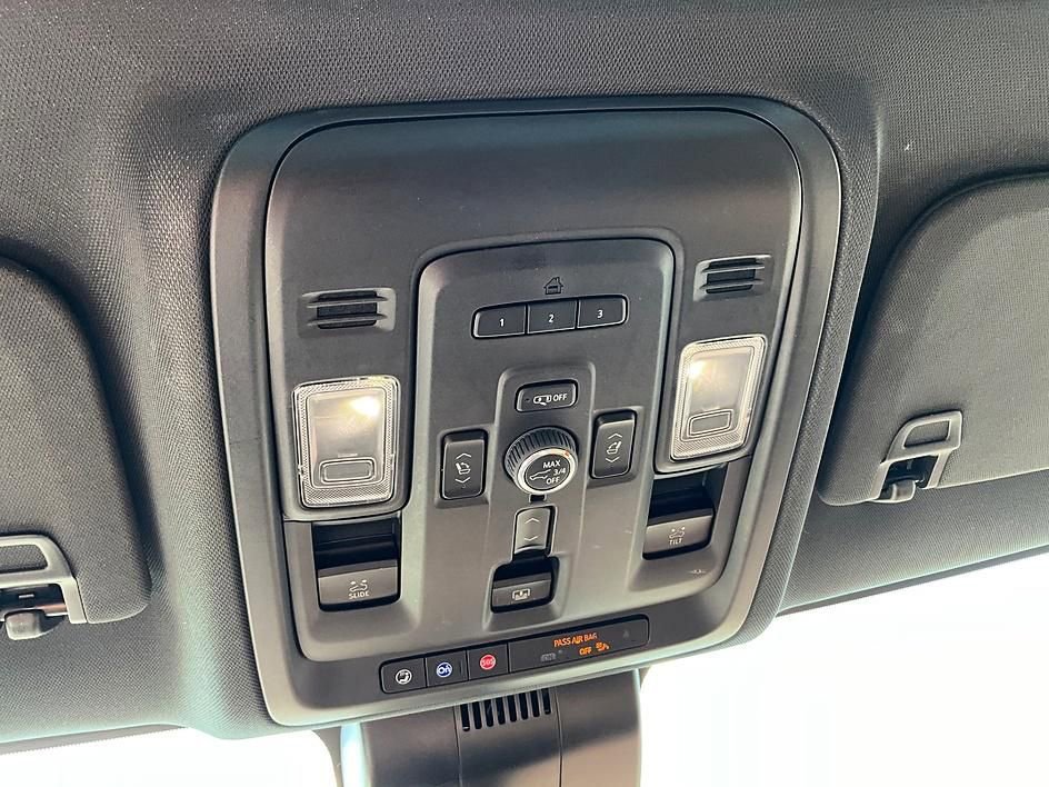 Used 2023 Chevrolet Tahoe High Country AWD/4WD image 31
