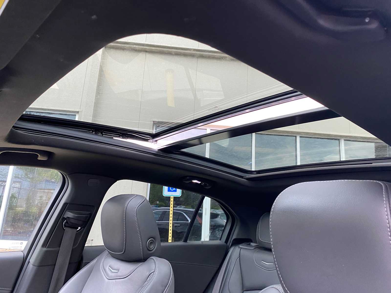 Used 2023 Cadillac XT4 Luxury w/ Cold Weather Package FWD image 27