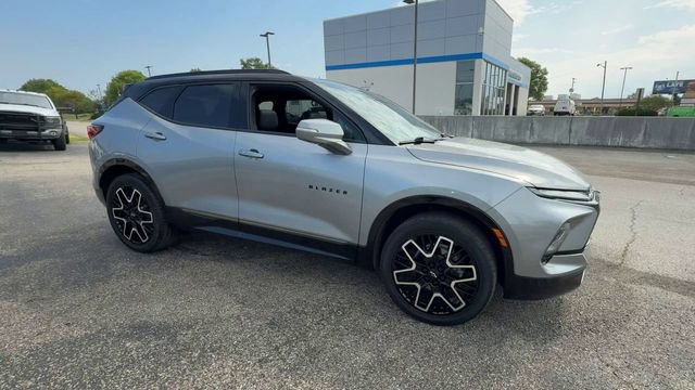 Used 2023 Chevrolet Blazer RS w/ Driver Confidence II Package FWD image 2