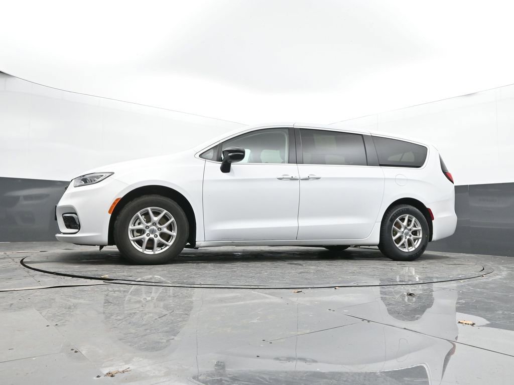 Used 2024 Chrysler Pacifica Touring-L image 56