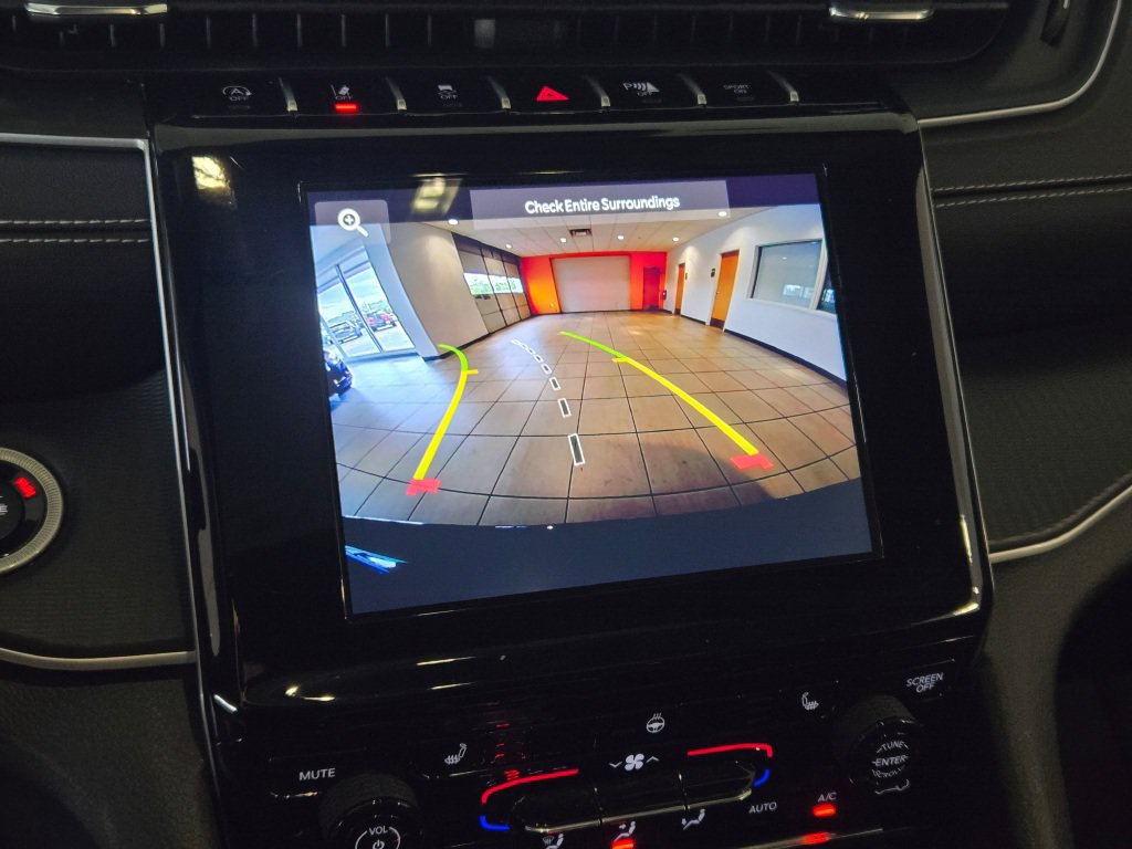 Used 2023 Jeep Grand Cherokee L Laredo AWD/4WD image 28