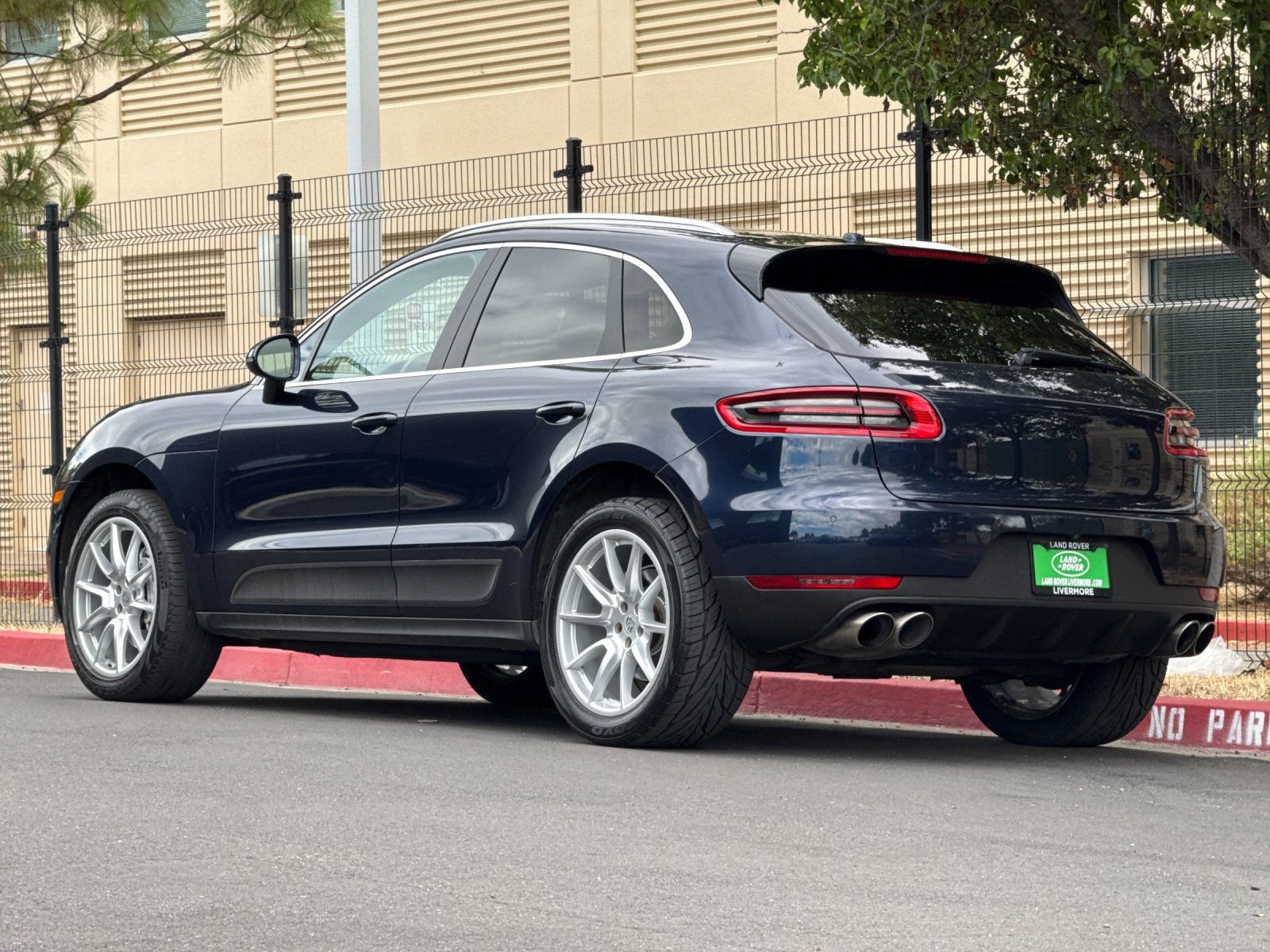 Used 2017 Porsche Macan S AWD/4WD image 4