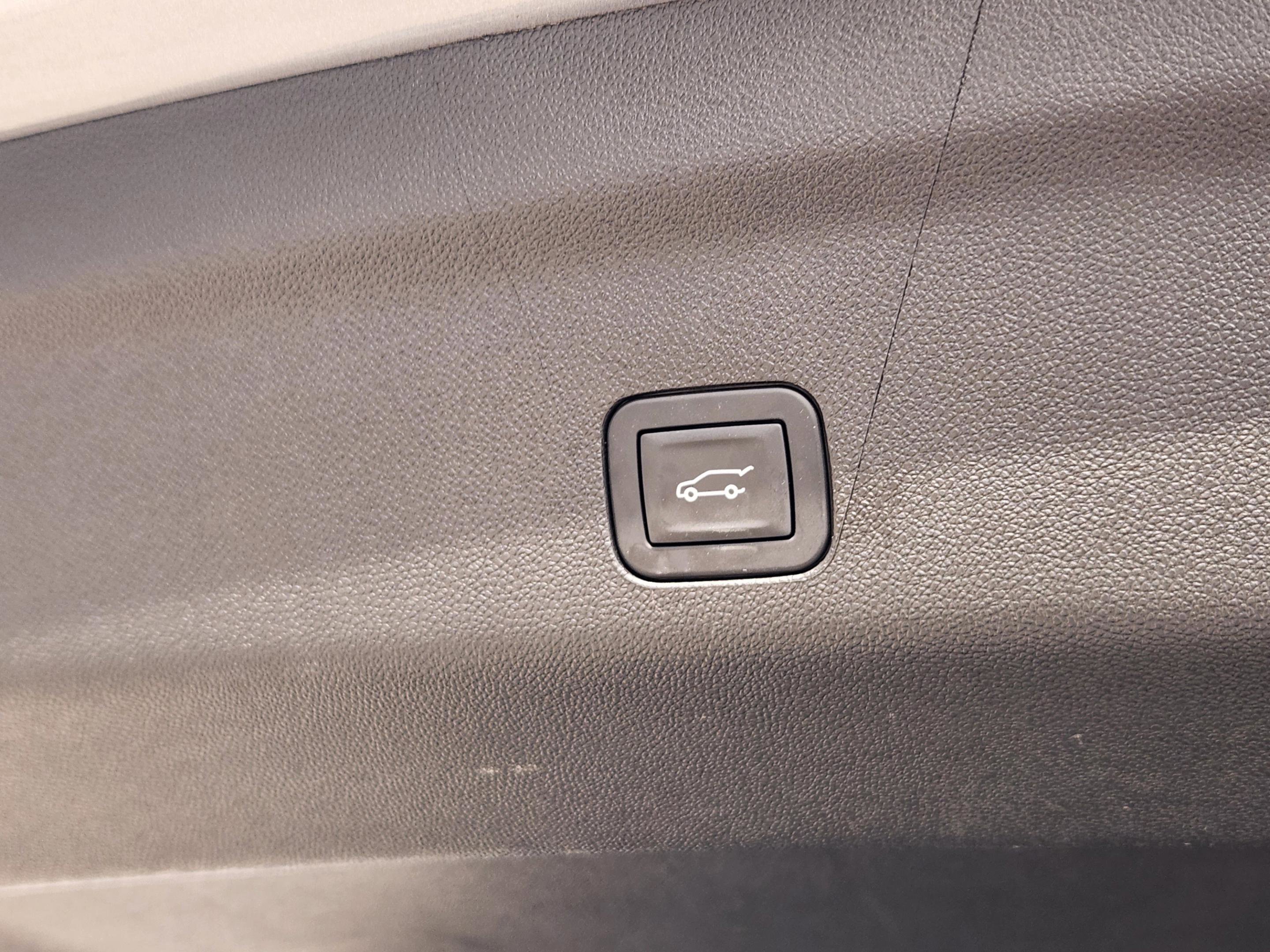 Used 2025 Cadillac Escalade Sport Platinum w/ LPO, Floor Liner Package image 37