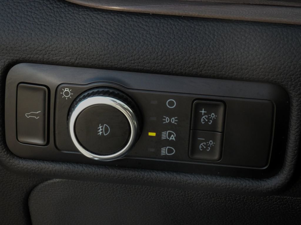 Used 2023 Ford Explorer Limited w/ Equipment Group 301A image 19