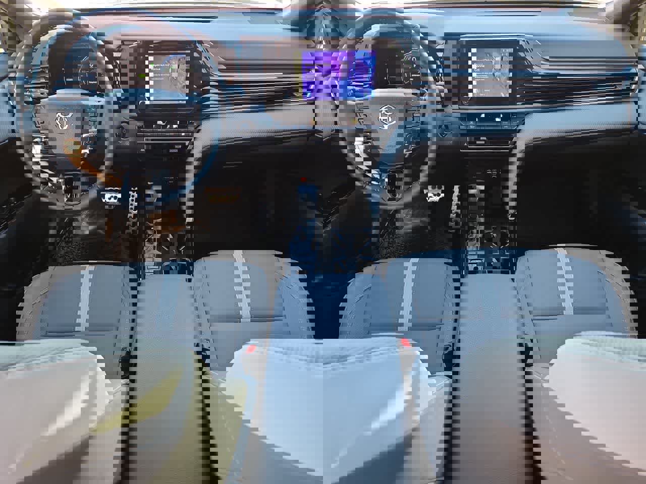 Used 2025 Toyota Camry SE w/ Convenience Package image 14