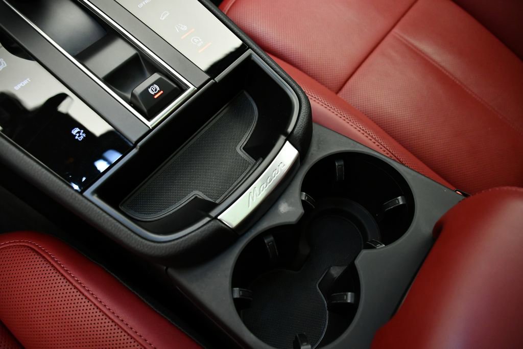 Used 2025 Porsche Macan Turbo image 33