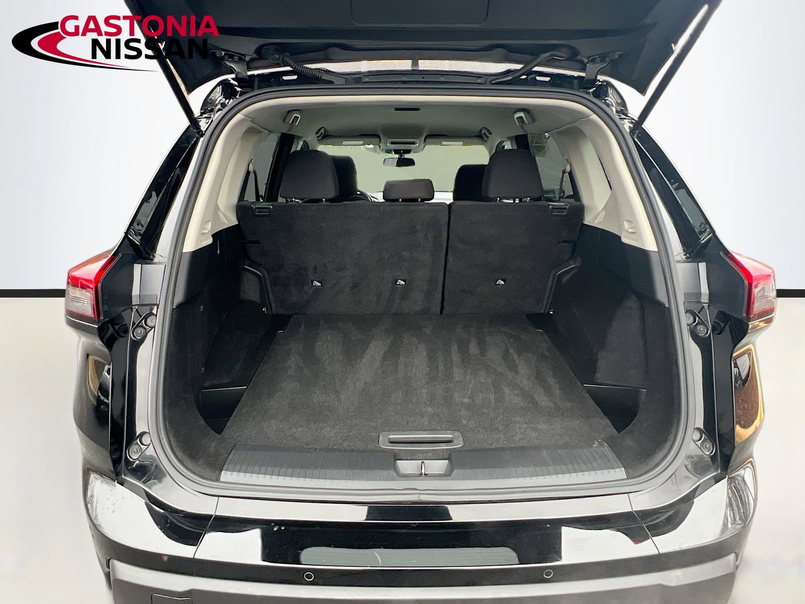 Used 2024 Nissan Rogue S image 33