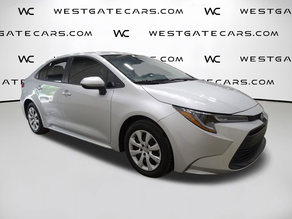 Used 2023 Toyota Corolla LE image 2