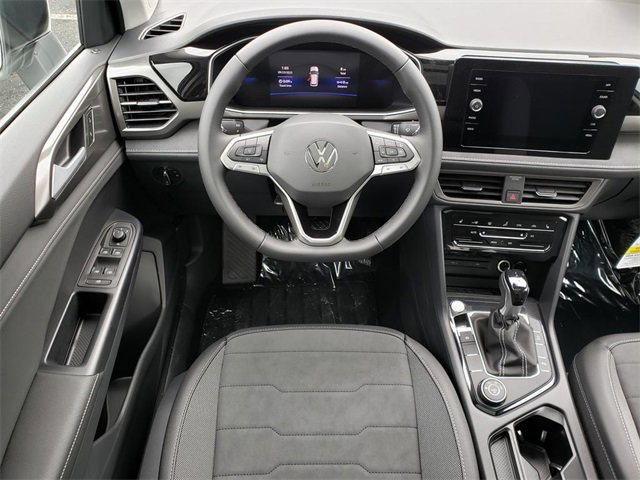 New 2025 Volkswagen Taos SE image 10