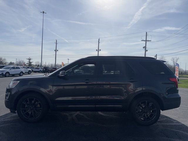 Used 2017 Ford Explorer XLT w/ Equipment Group 202A image 4