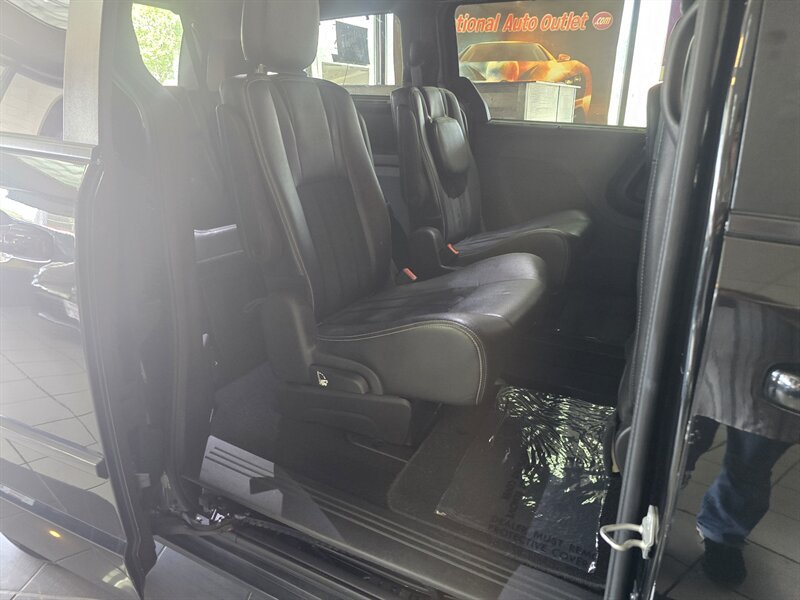 Used 2017 Dodge Grand Caravan SXT w/ Driver Convenience Group FWD image 15