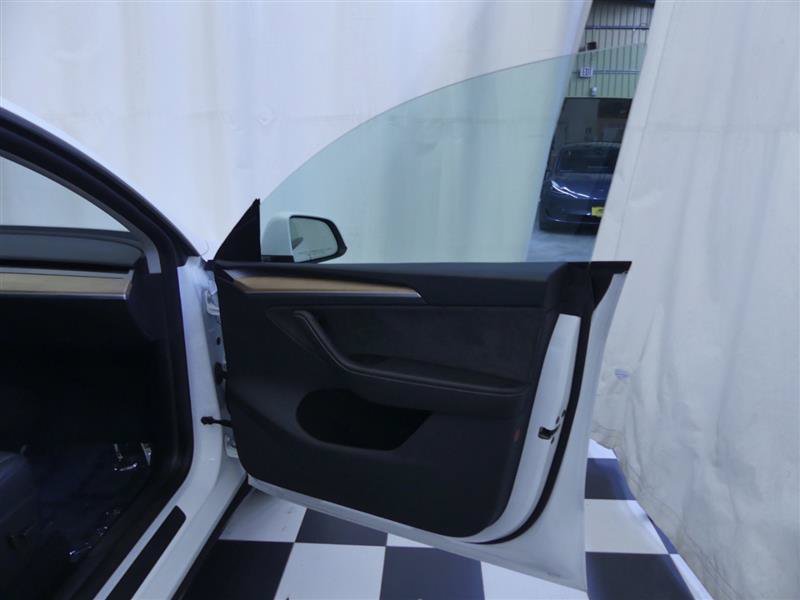 Used 2024 Tesla Model Y Long Range AWD/4WD image 25