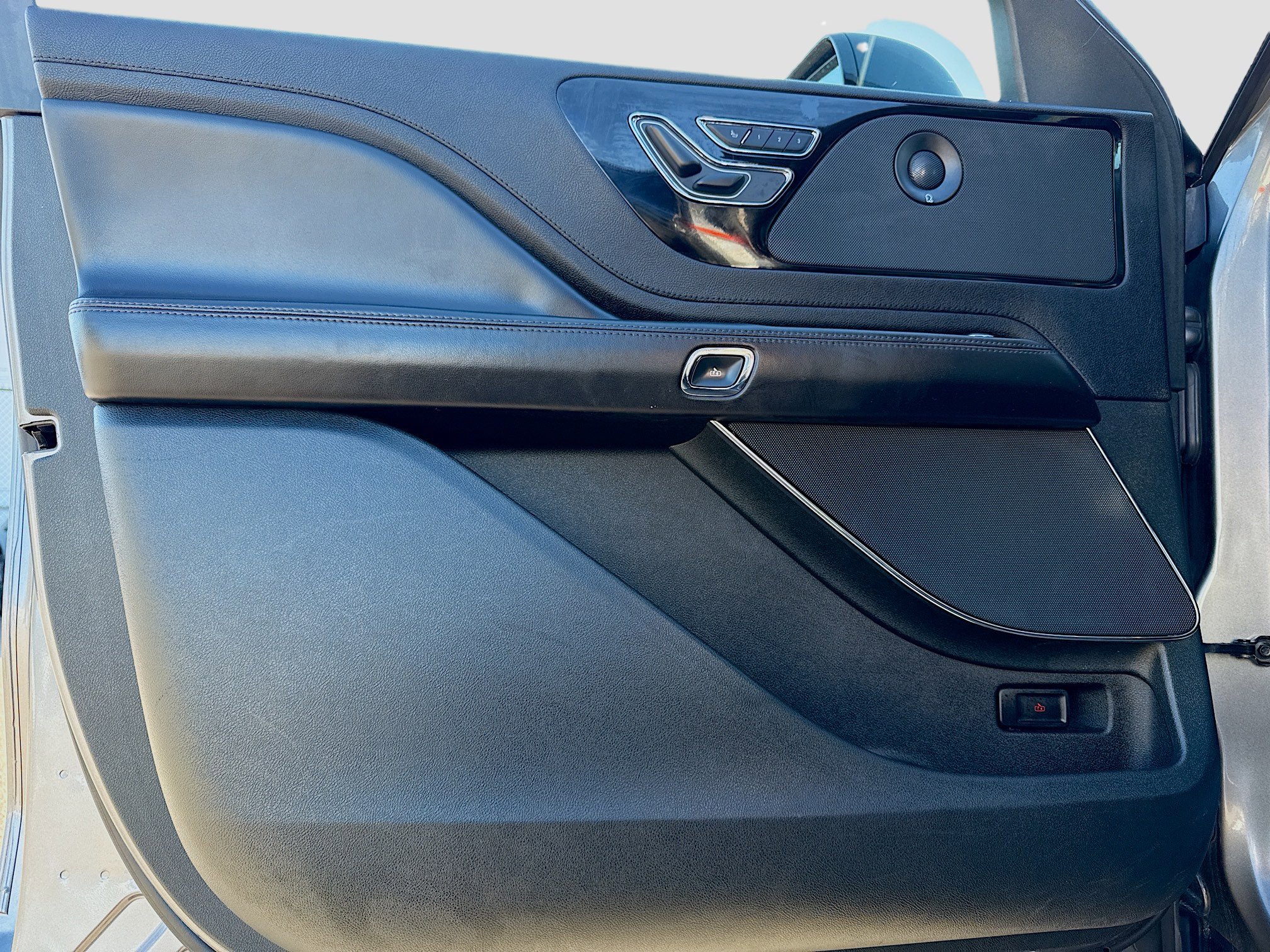 Used 2023 Lincoln Aviator Reserve image 21