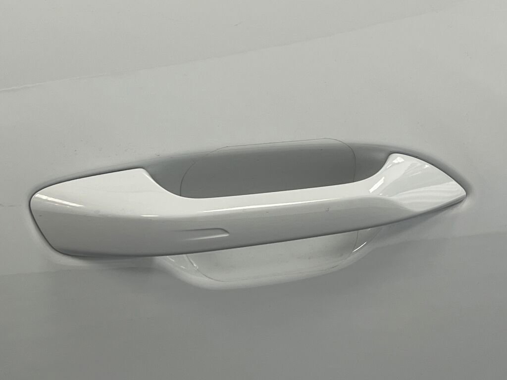 Certified 2025 Porsche Macan Electric image 31