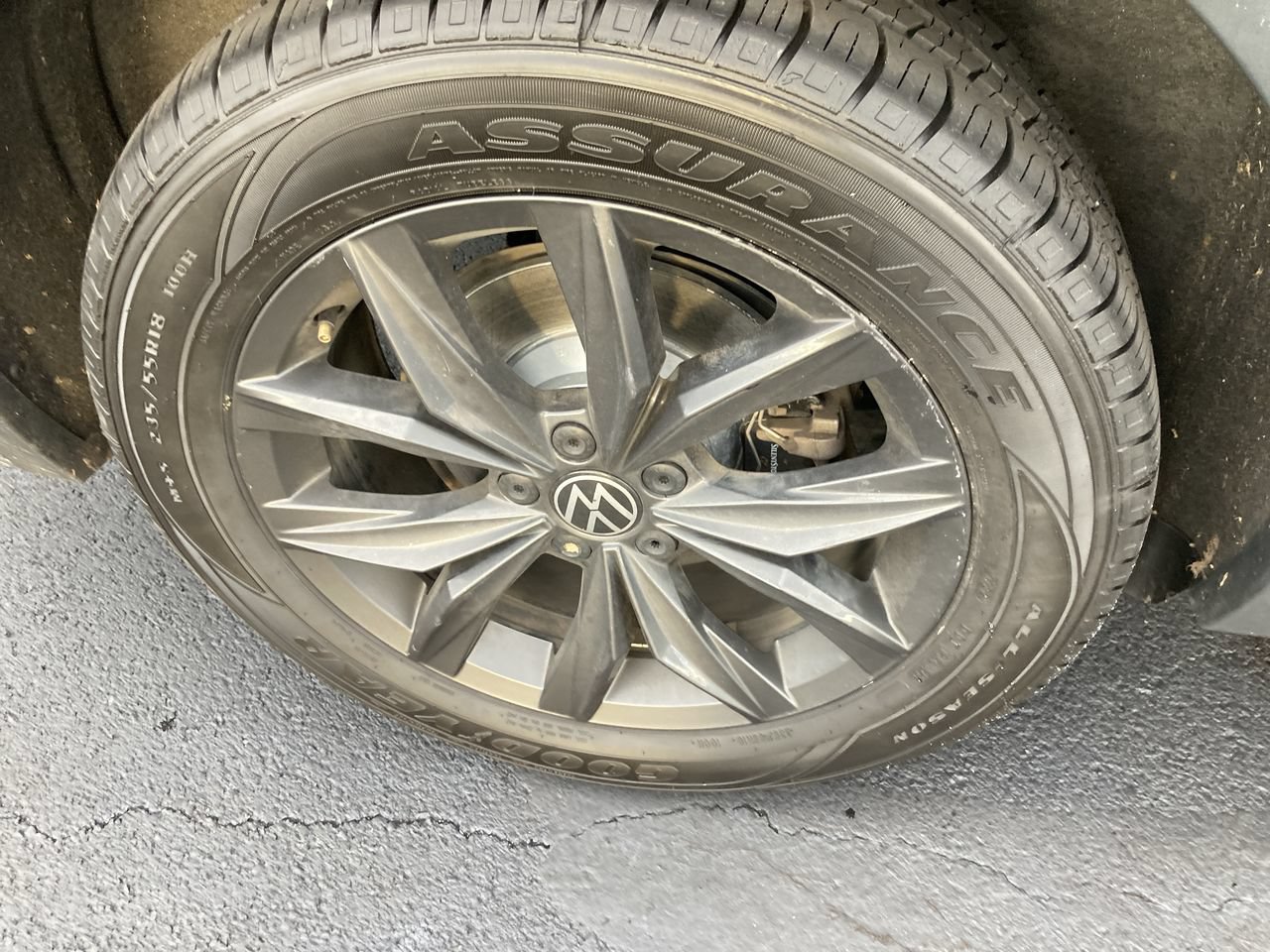 Used 2024 Volkswagen Tiguan SE AWD/4WD image 9